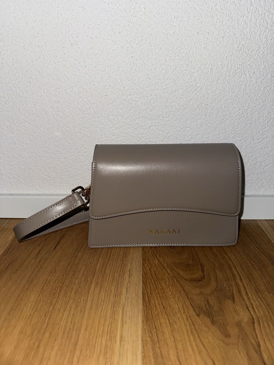 Borse da donna: MAKANI Umhängetasche - taupe – Nuovo e nell'imballaggio originale da St. Gallen venduto da lemon_888