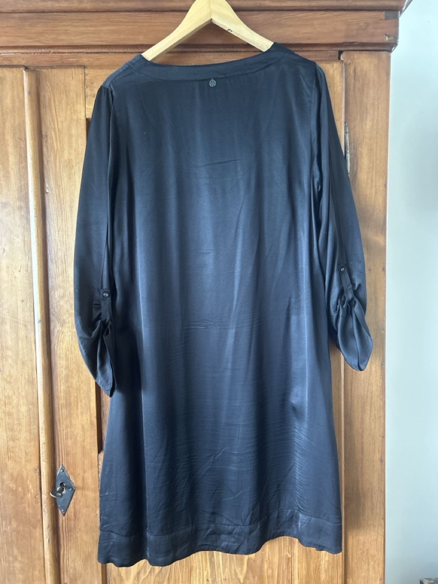 Nile Kleider: Robe Nile – Gebraucht aus St-Aubin-Sauges von vildfr 1