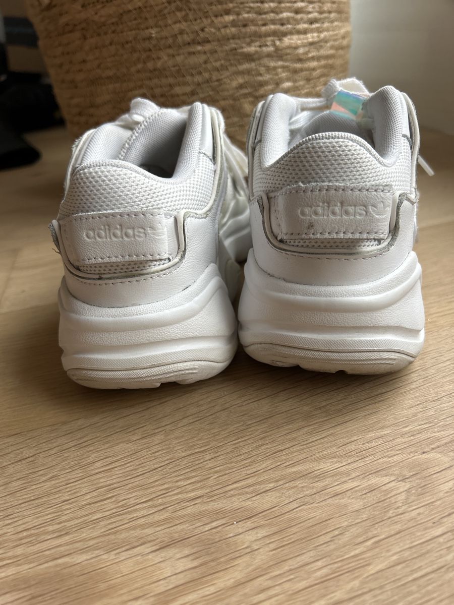 Adidas Scarpe da donna: Weisse Adidas Sneaker, Grösse 38 mit Halogen-Details – Usato da Basel venduto da LeoLou11 2