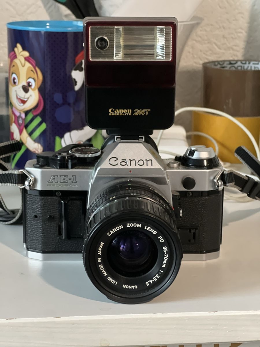 Canon Fotocamera: Analoge Canon AE-1 Program Spiegelreflexkamera mit Blitz – Usato da Unterkulm venduto da Sita013 2