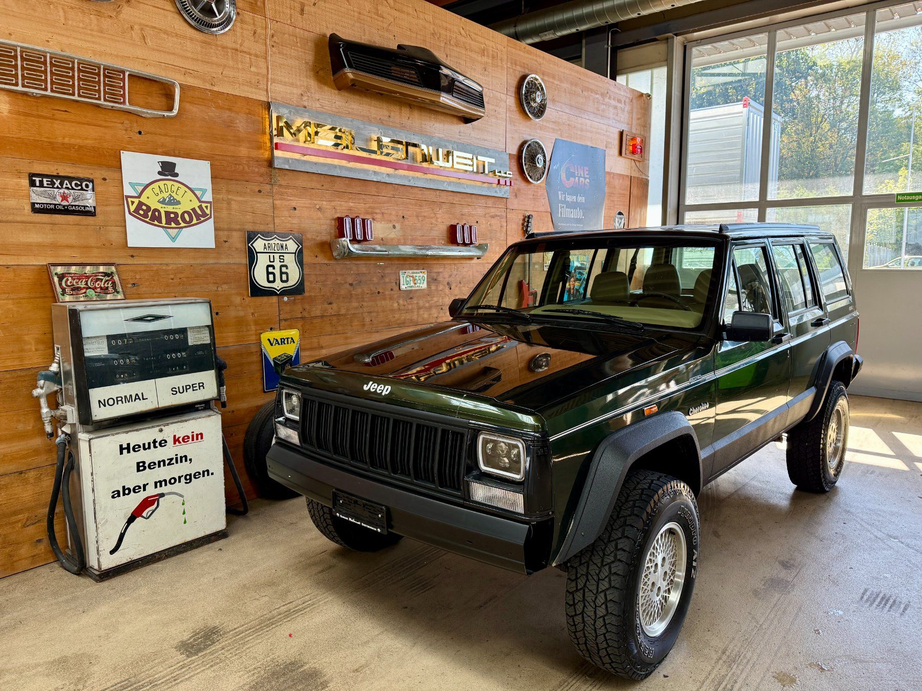 Jeep Automobili: Jeep Cherokee 4.0 XJ – Usato da Gretzenbach venduto da GarageMeilenweit 1