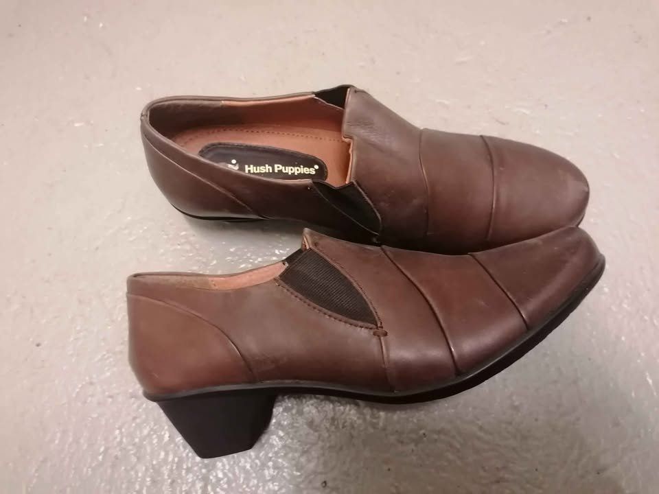 Damenschuhe: Braune Schuhe mit Absatz Gr. 39 – Gebraucht aus Nänikon von Manta87