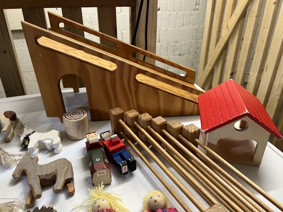 Trauffer Spielzeuge: Trauffer Holzspielwaren mit Stall – Gebraucht aus Ebikon von Geronimo_25 1