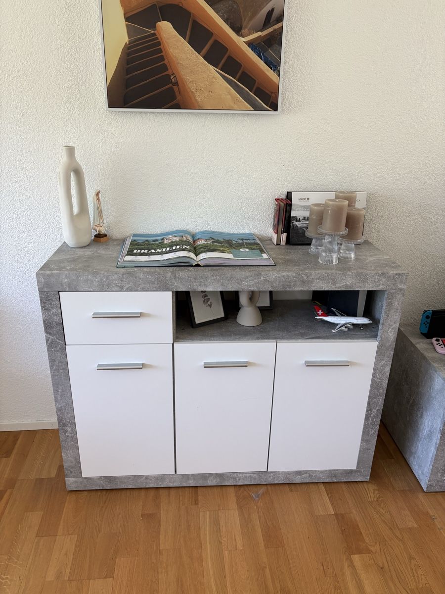 Cassettiere: Sideboard weiss mit grauer Marmoroptik – Usato da Wallisellen venduto da des_l5yc