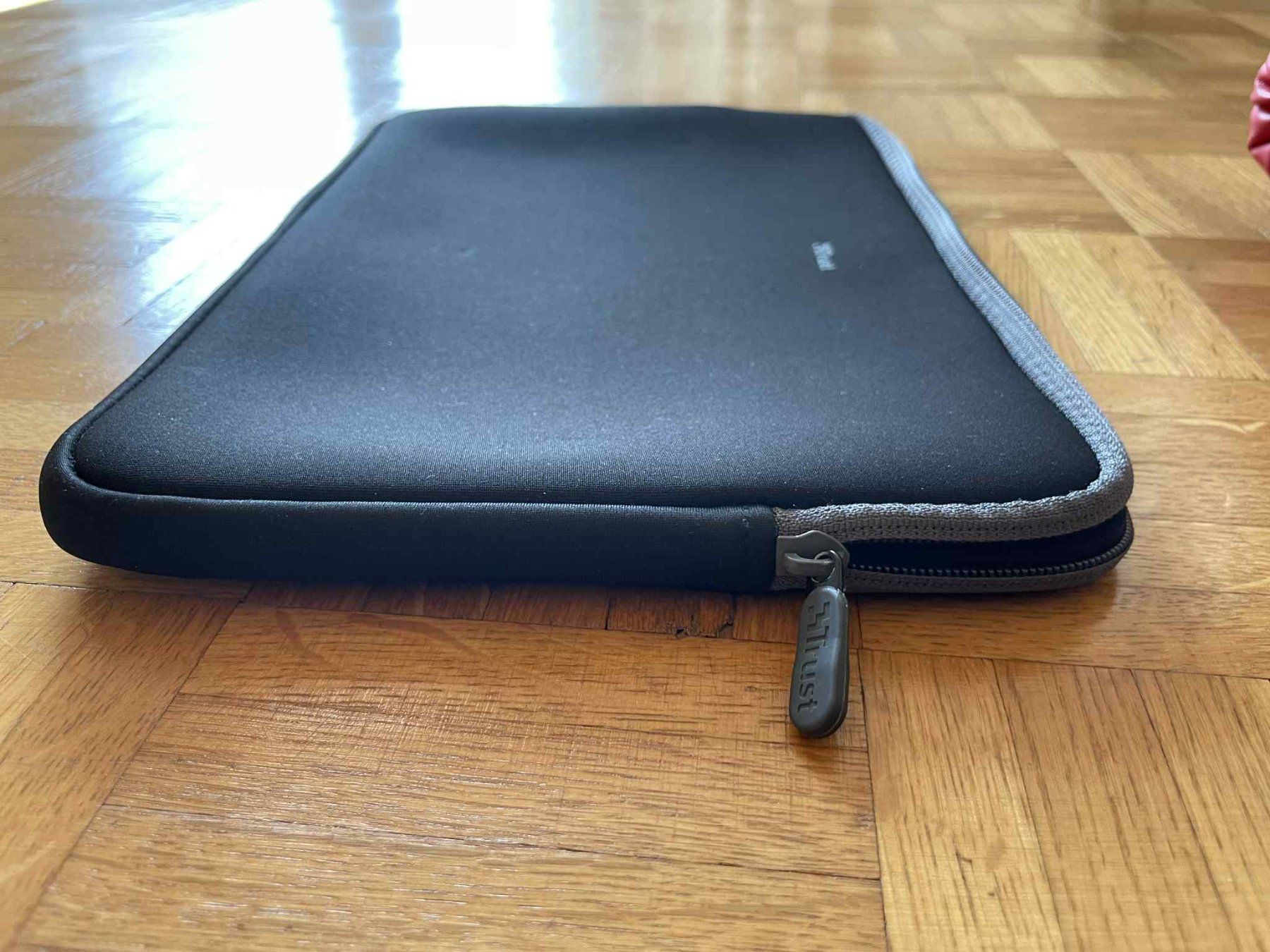 Covers & Borse: 13-inch black laptop case – Usato da Zürich venduto da mei_wvq7 2