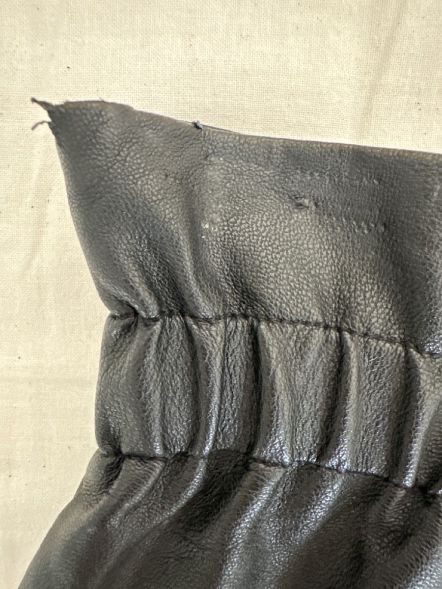 Topshop Pantaloni: Kunstlederhose kurz – Usato da Goldach venduto da mariarosapenasa 4