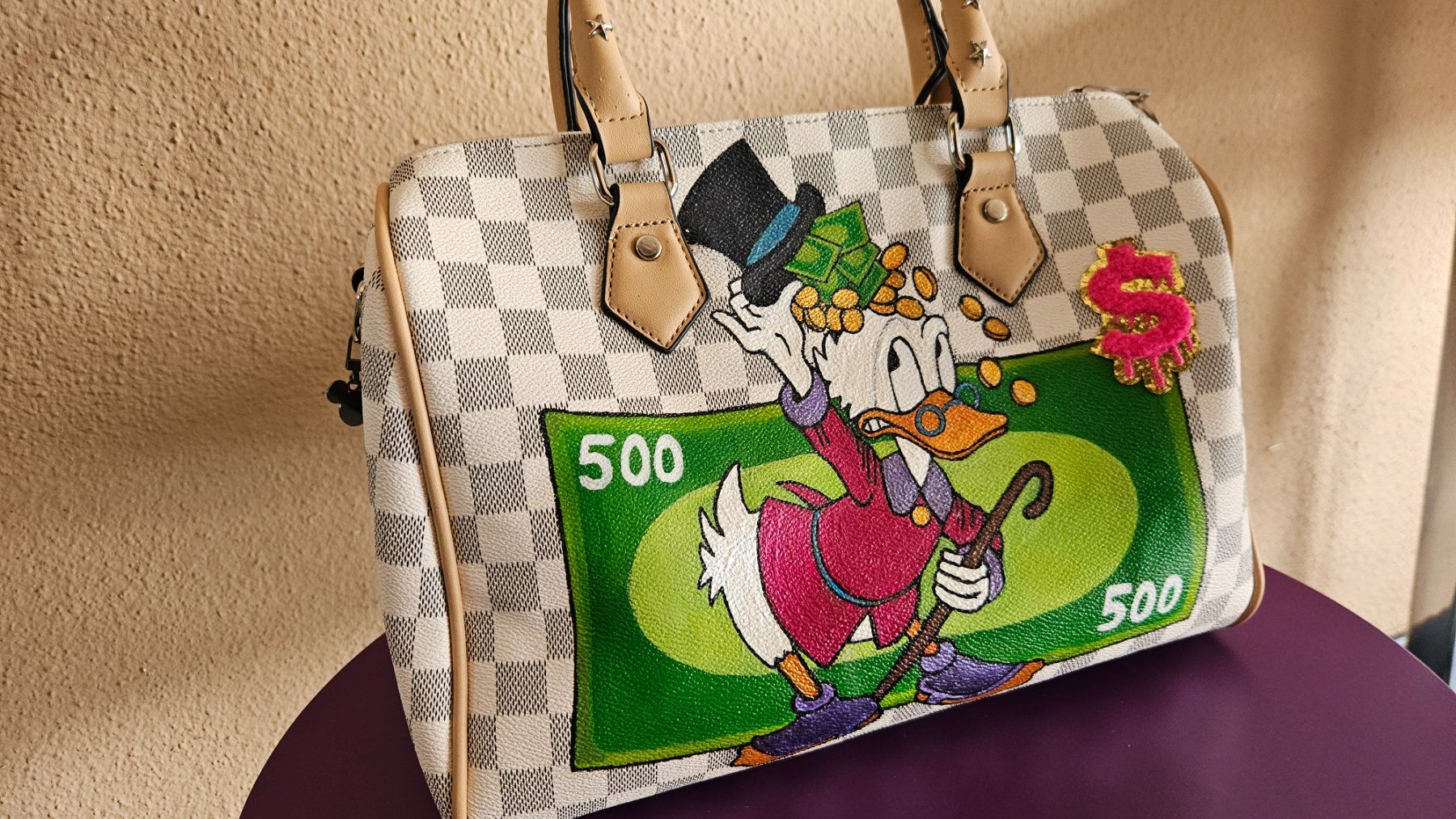 Borse: Handbemalte Handtasche mit Dagobert Duck – Usato da Basel venduto da True_Hofer_Store 1