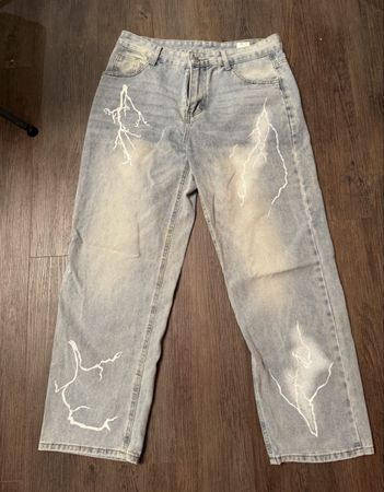 Jeans mit Blitzmuster hellblau Grösse M guter Zustand