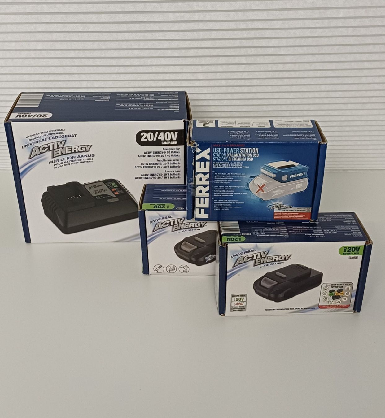 Ferrex Tutti gli attrezzi: Ladegerät mit 2 Akku und Powerbank Aldi / Ferrex – Nuovo e nell'imballaggio originale da Grosswangen venduto da Geschenkberatung