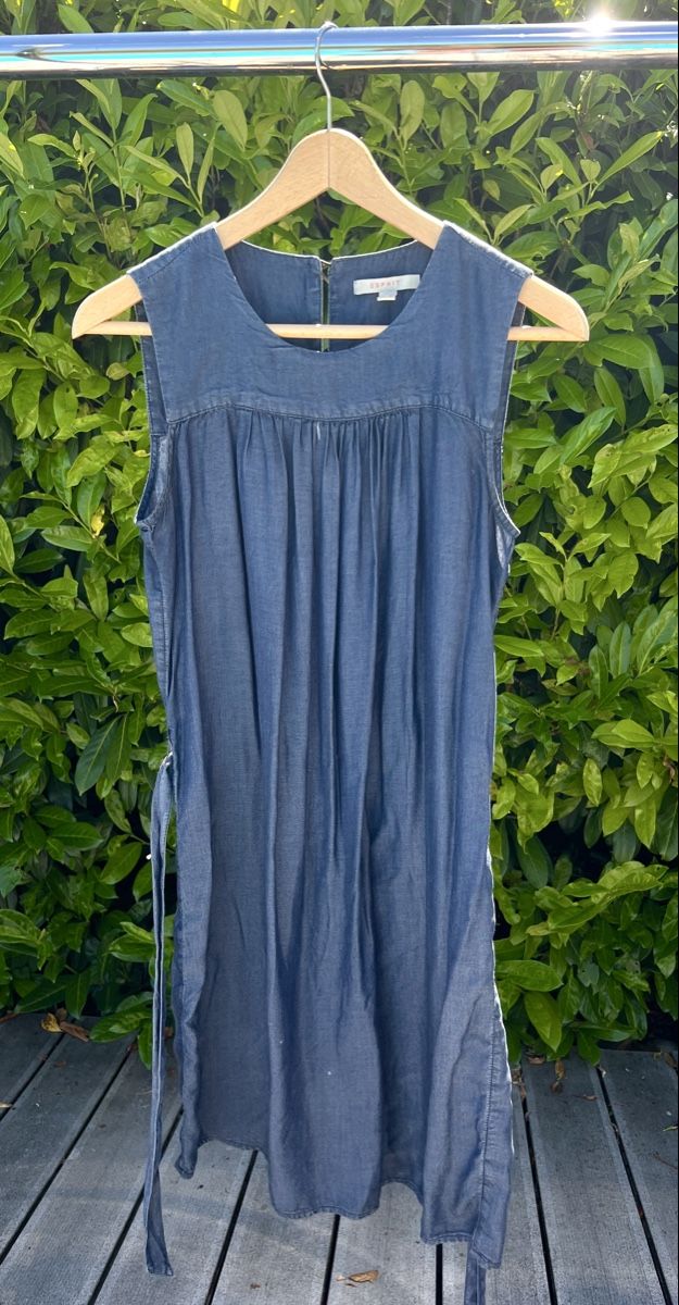 Esprit Vestiti: Robe sans manches bleu denim Esprit – Usato da St-Aubin FR venduto da claramathi 2