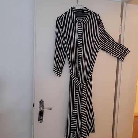 Gestreiftes Sommerkleid schwarz/weiss von s.Oliver Grösse 42