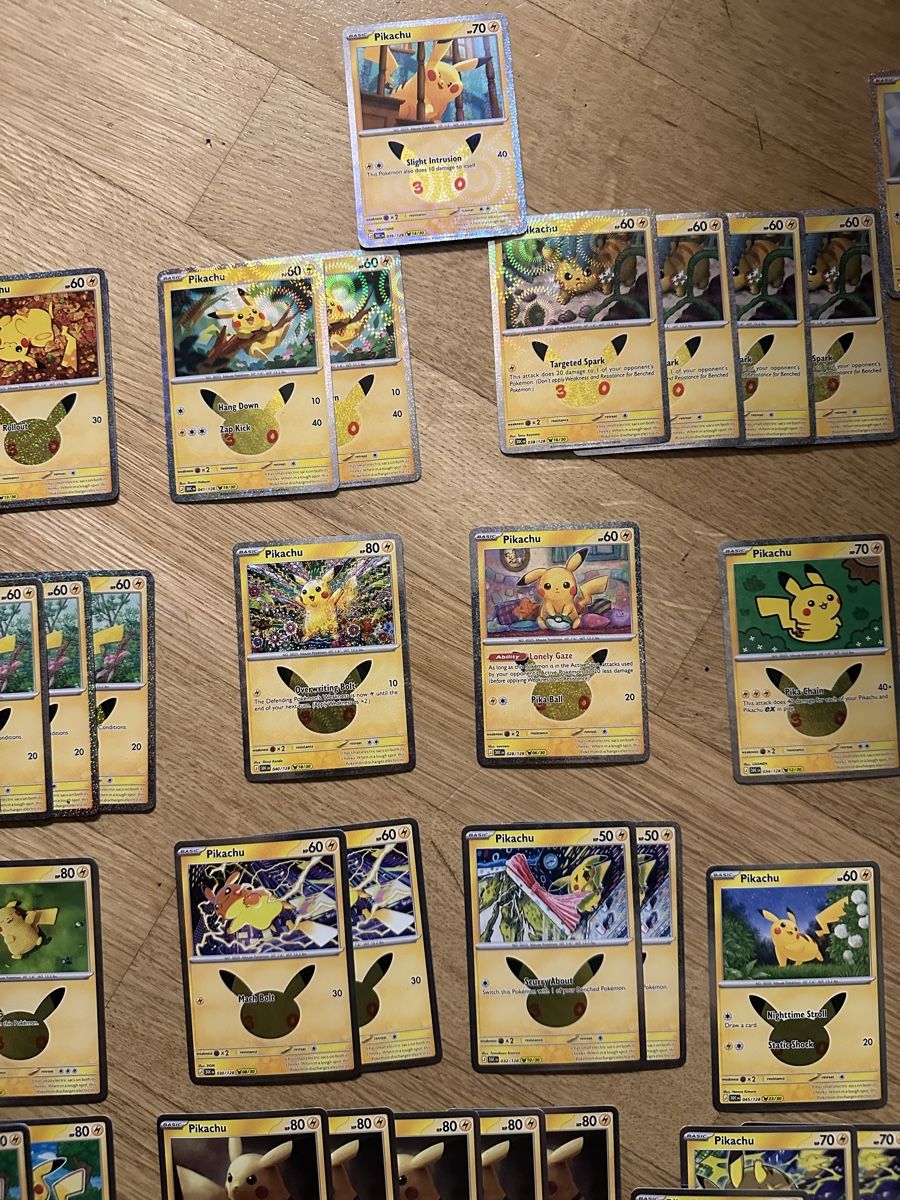 Pokémon Carte collezionabili: Pokemon Pikachu 30TH etb - bundle set - english – Nuovo (secondo la descrizione) da Genève venduto da flamourr 2