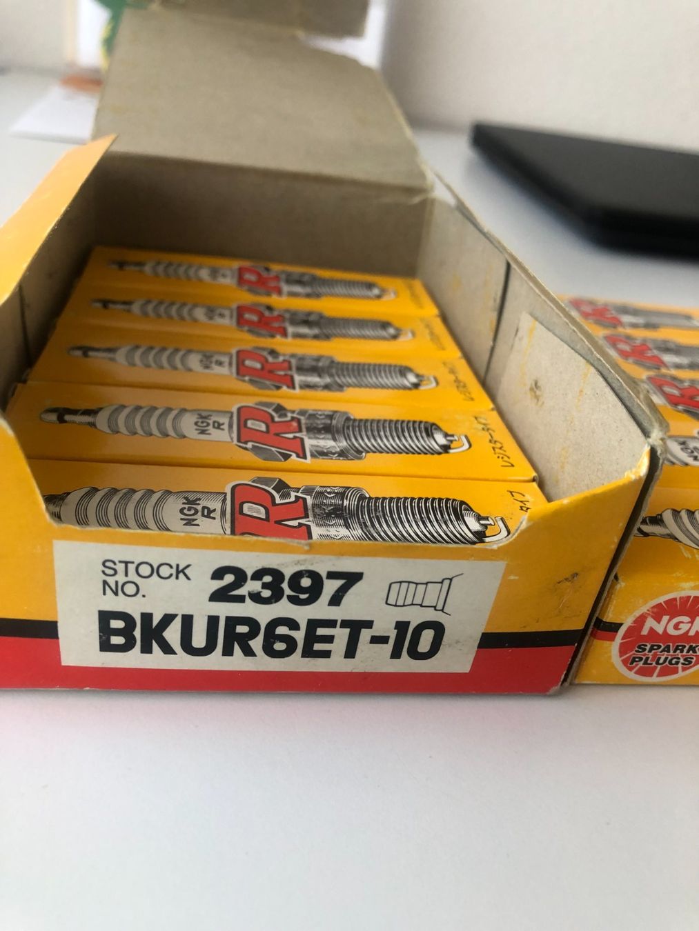 Motori: Zündkerzen NGK 2397 BKUR6ET-10 – Usato da Bassersdorf venduto da sammelfloh 1