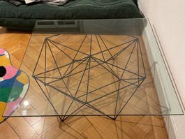 Couchtisch quadratisch / Wohnzimmertisch aus robustem Glas