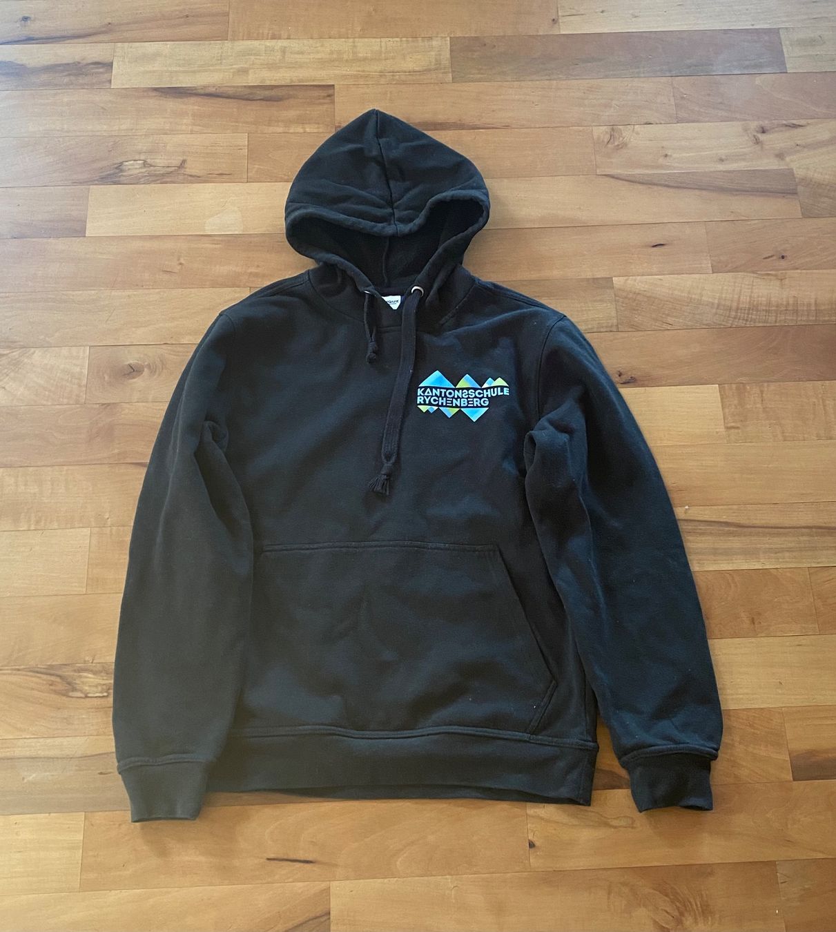 Maglioni & Felpe: Schwarzer Hoodie der Kantonsschule Rychenberg Winterthur – Usato da Ellikon a d Thur venduto da sar_l8sf