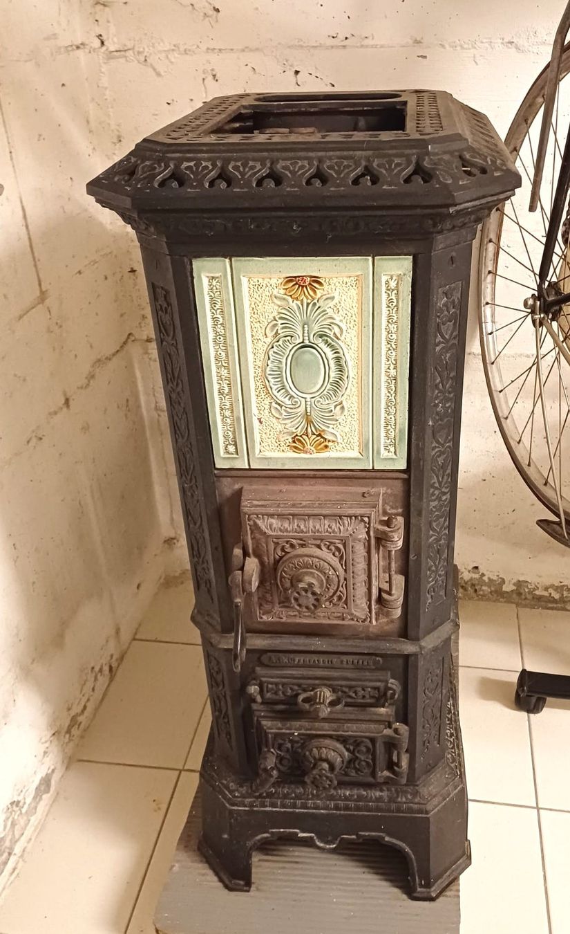 Stufe caminetto: Stufa in ghisa e ceramica – Usato da Golino venduto da emi_6l62