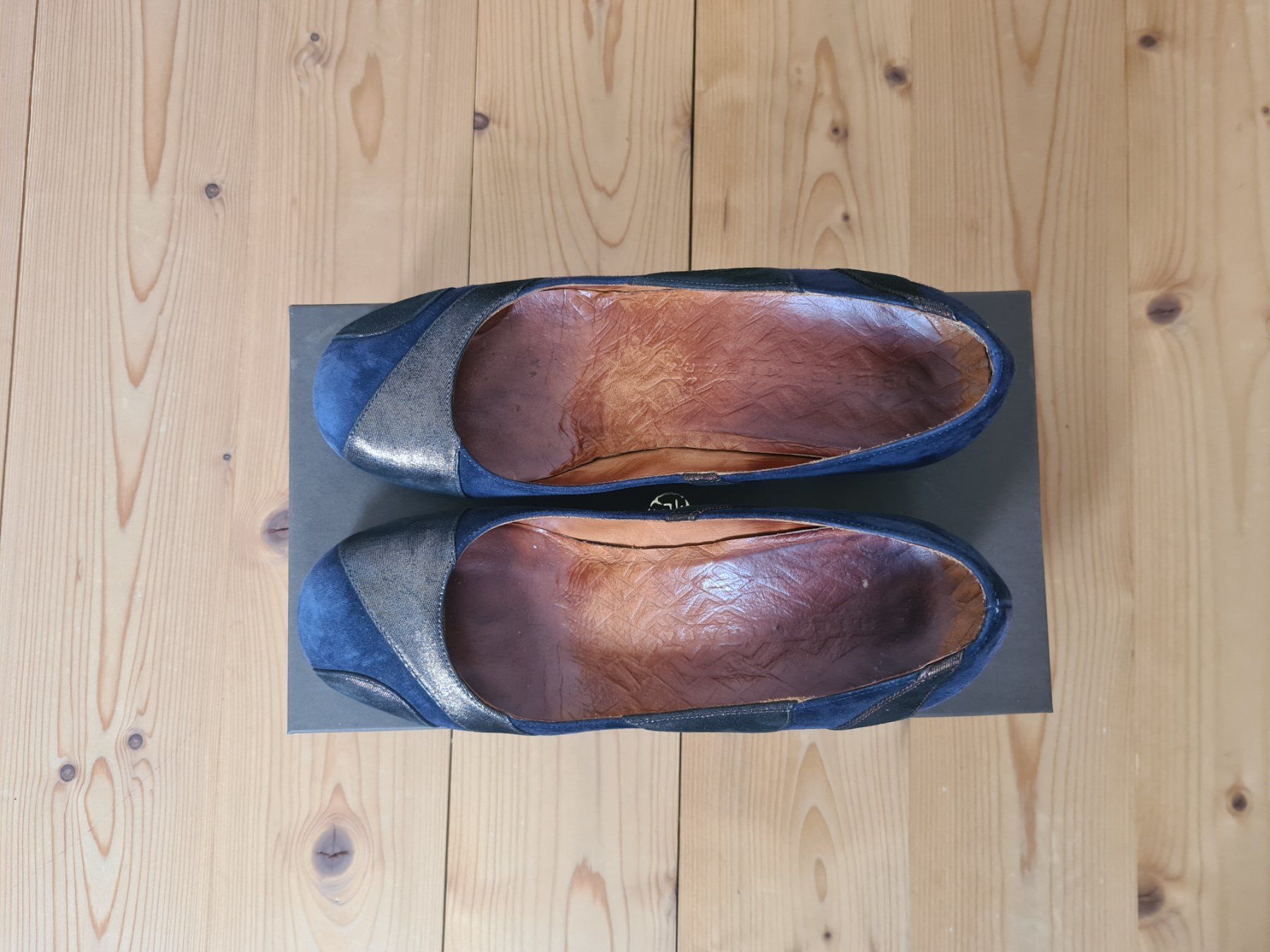 Chie Mihara Scarpe da donna: Chie Mihara pumps in blue & gold – Usato da Zürich venduto da mar_h988 2