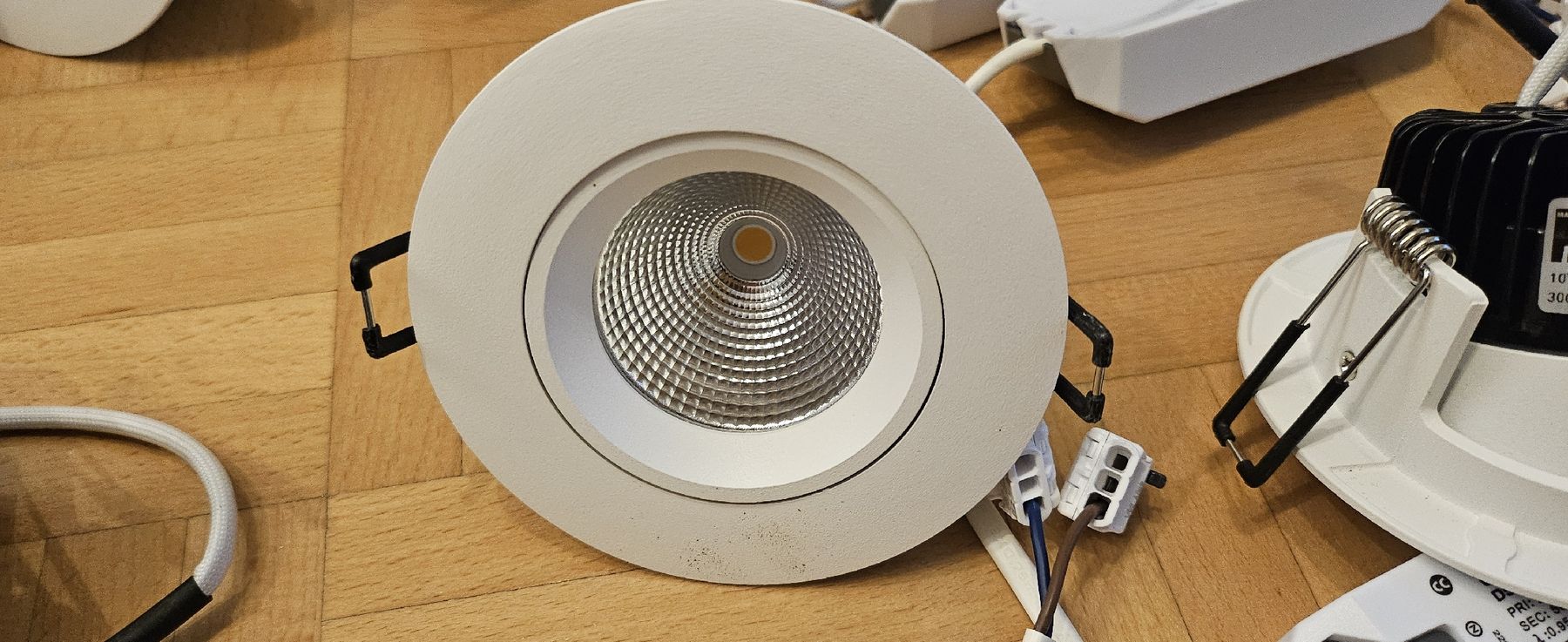 Lampade: 24 Stuck Led-Einbauspot Elegance Weis mit Trafo – Usato da Basel venduto da Xanperican 8