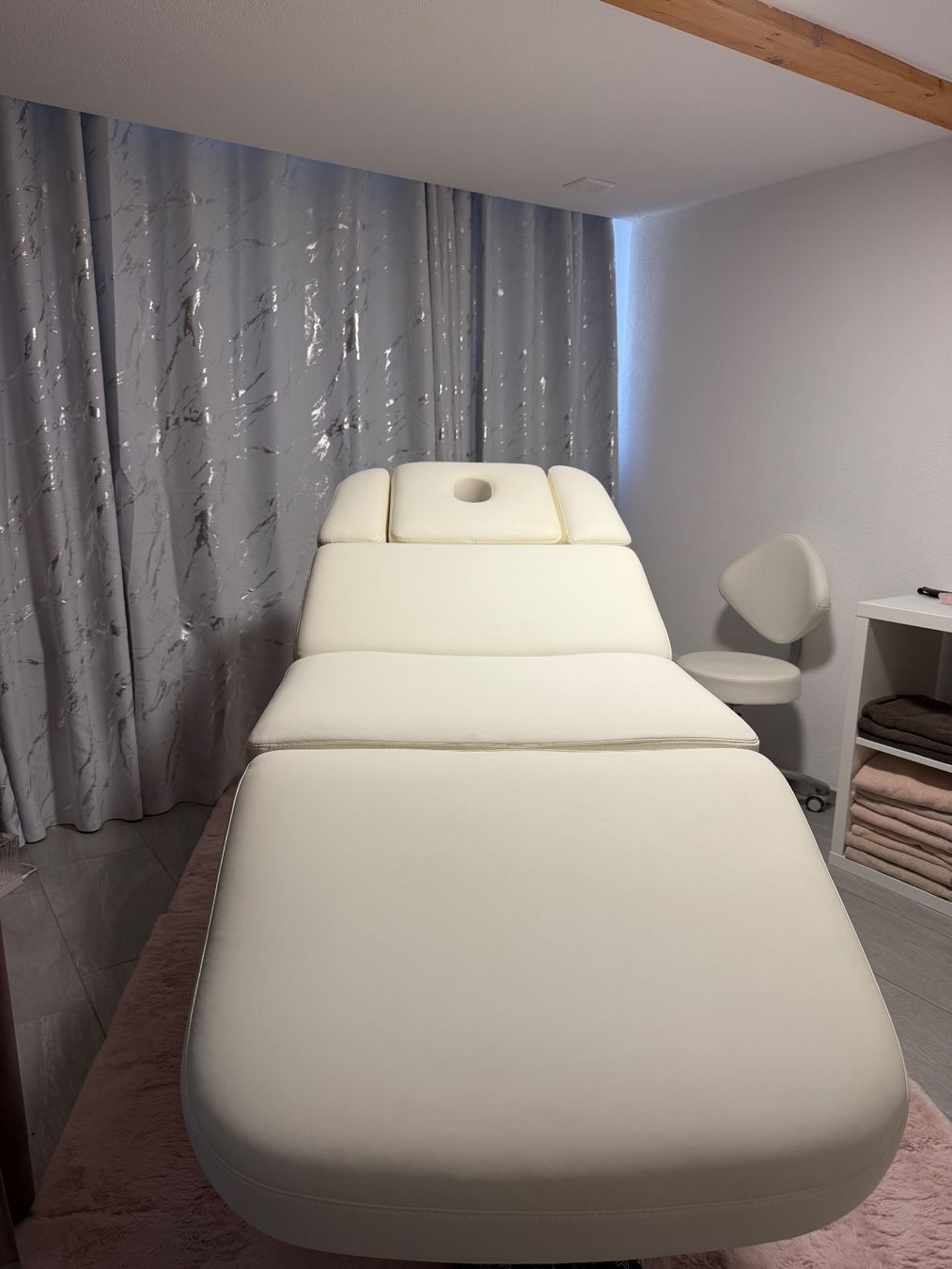 Kosmetik-& Massageliegen: Hochwertige Massagebank – Gebraucht aus Wilen b. Wil von Valerx 2