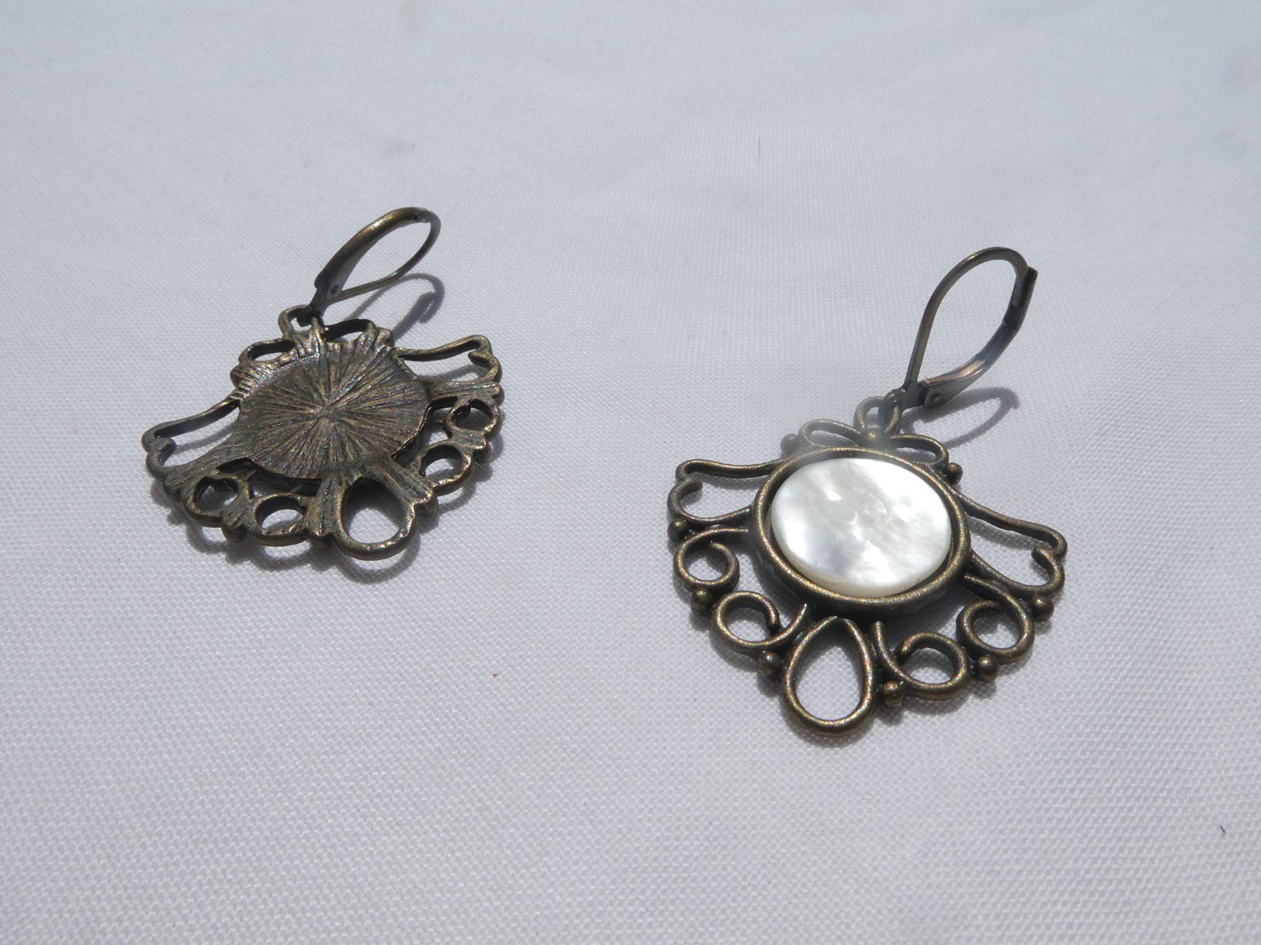 Orecchini pendenti & Orecchini a lobo: Vintage Ohrhänger mit Perlmutt, Modeschmuck – Usato da Gattikon venduto da kaandooh 2