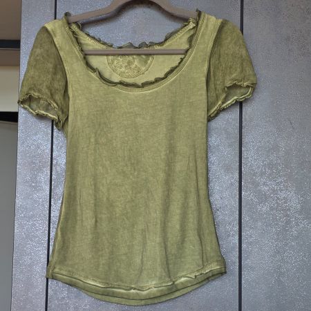 🐸 NILE T-SHIRT XS MIT SEIDENÄRMELN UND DEKOABSCHLÜSSEN