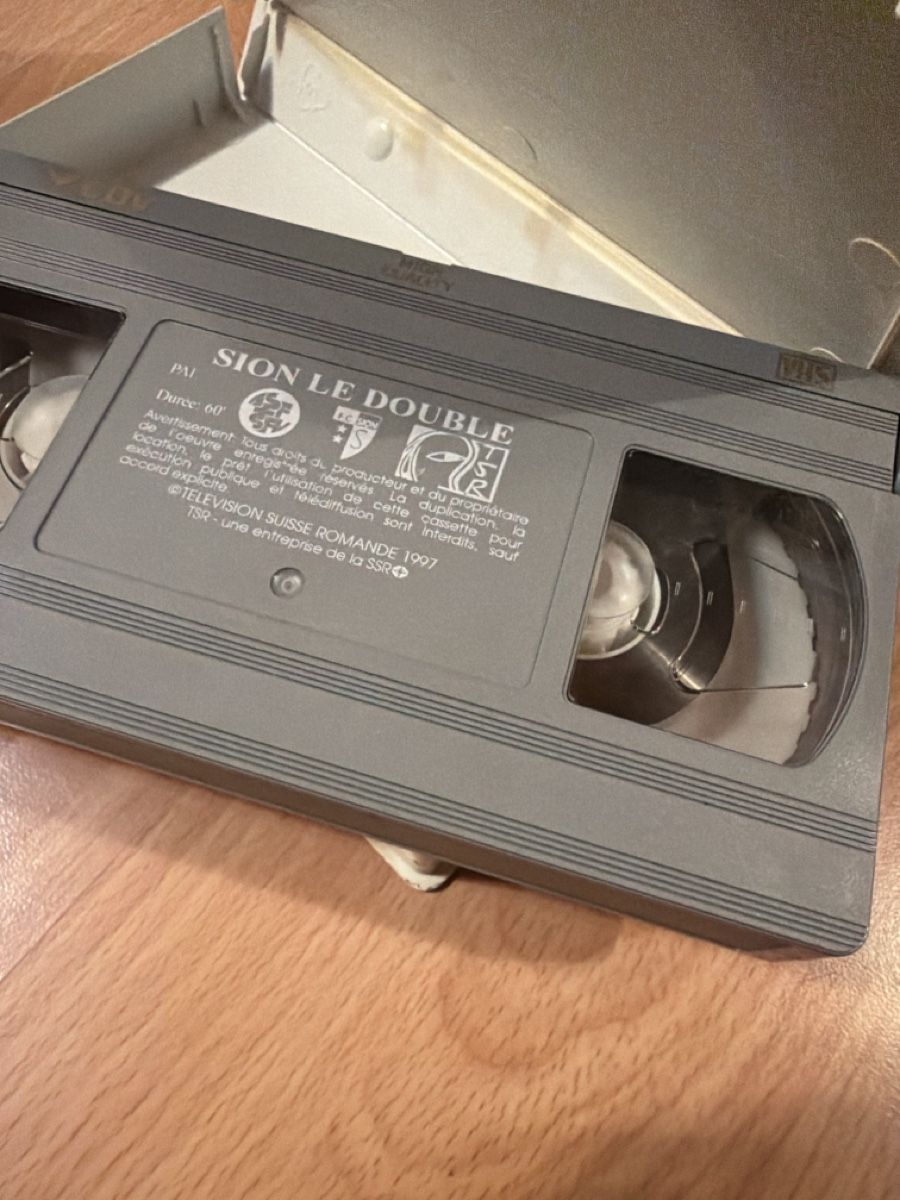 Tutti i VHS: Sion le doublé 1996-1997 - Cassette VHS – Usato da Conthey venduto da Vswissplugs.com 2