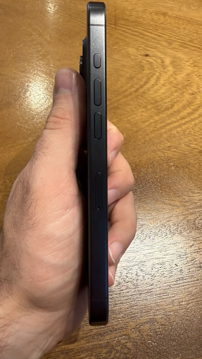 Apple Telefoni cellulari / Smartphones: iPhone 15 Pro, Black Titanium, 128GB – Usato da Lachen SZ venduto da Thagismo999 7
