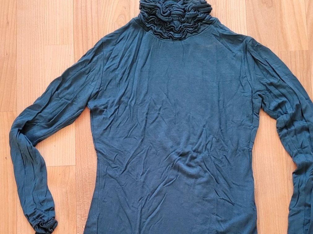 T-shirt: T-Shirt  mit langen Ärmeln, Gr. S – Usato da Aeugst am Albis venduto da Slniecko