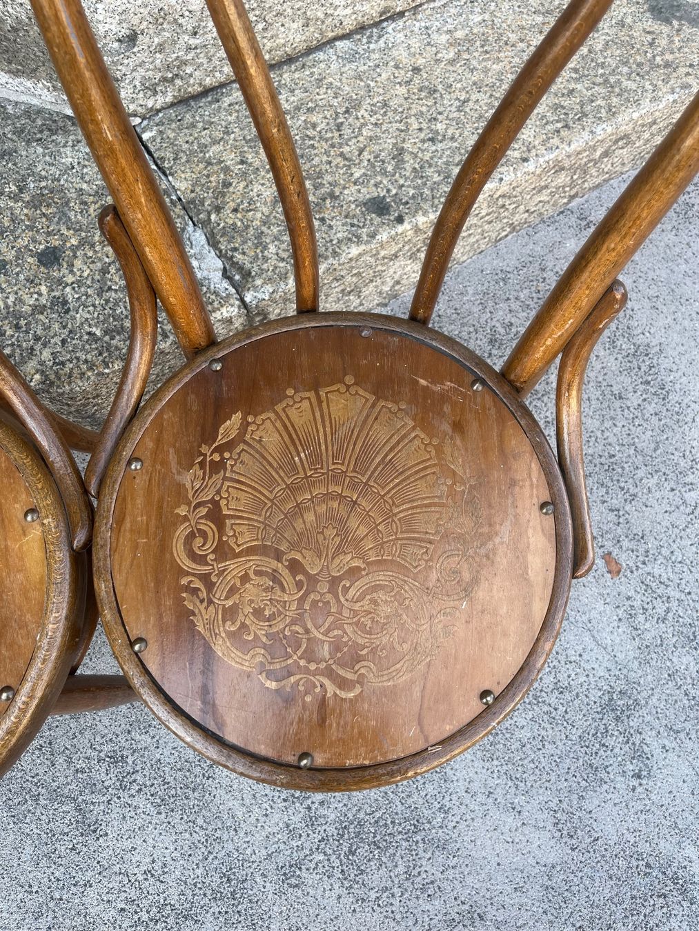 Thonet Chaises: Paire de chaises anciennes – D'occasion à Rue par Stephanie0107 5