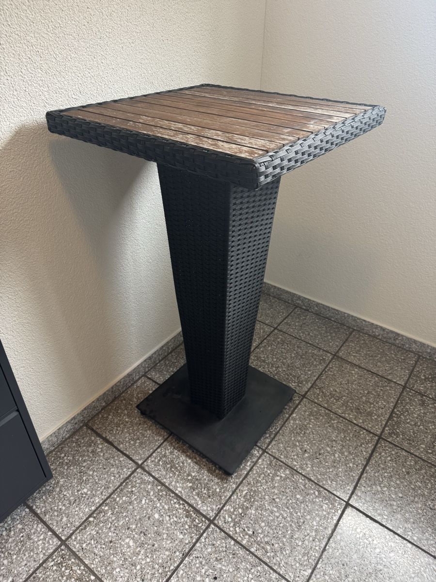 Set di tavolo e panche: Bargarnitur – Usato da Greppen venduto da Ksterntaler