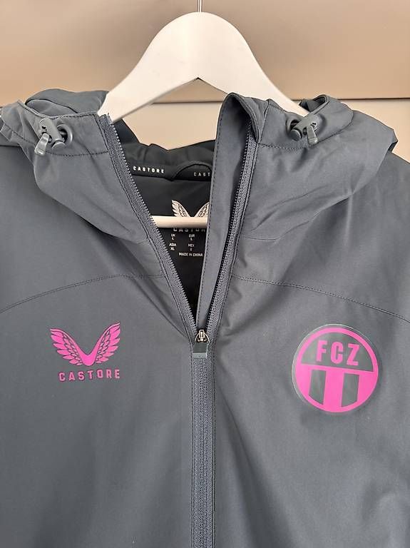 Jacken: FCZ Jacke in Grau, Grösse L  – Gebraucht aus Zürich von boutique7