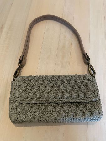 Clutch-Tasche aus Strick