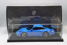 Porsche 911 992.1 GT3 2021 1:18 Minichamps
