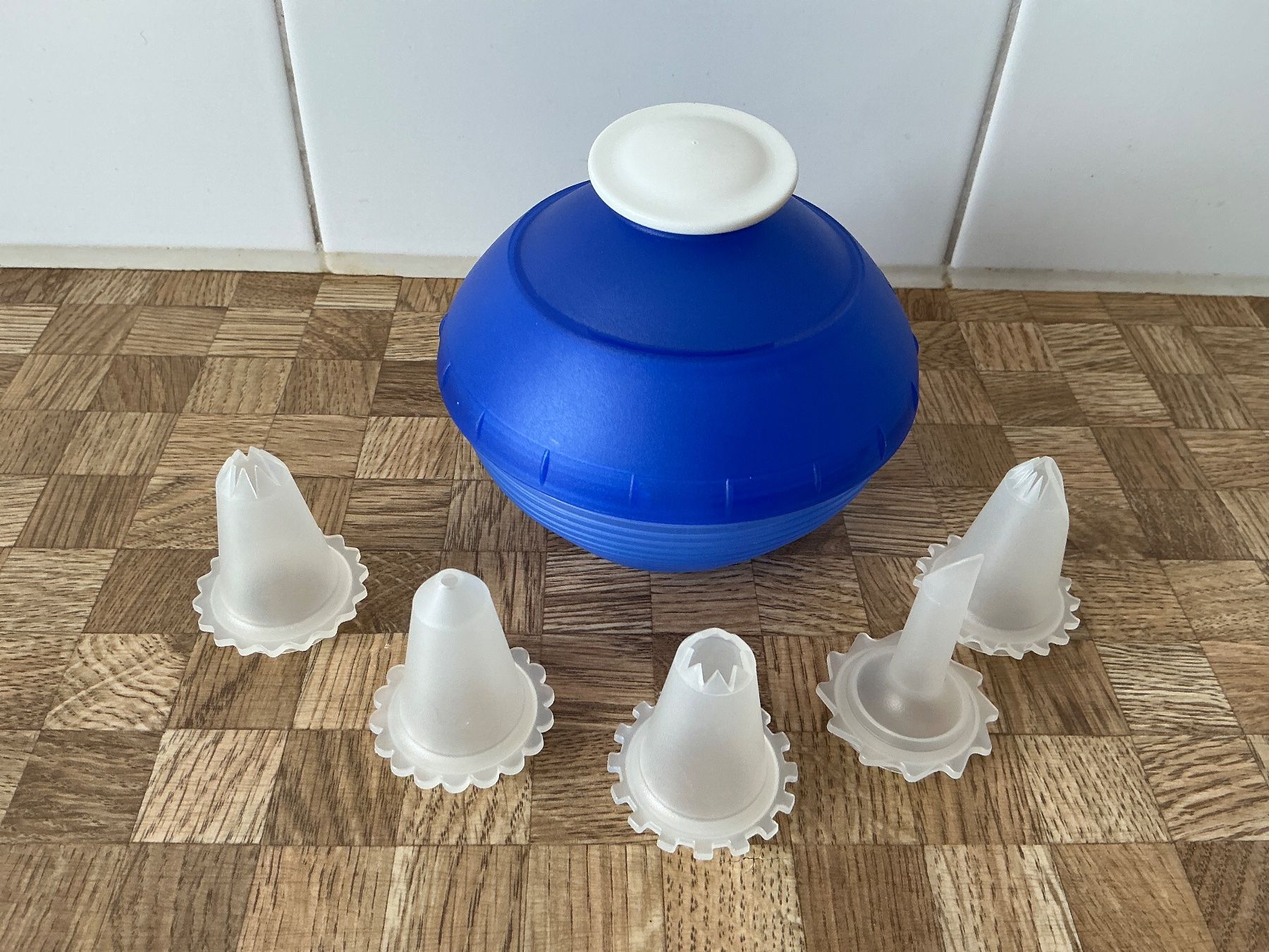 Tupperware Contenitori & Simili: Tupperware Eaey-Dekor – Usato da Birmensdorf ZH venduto da Hilhan
