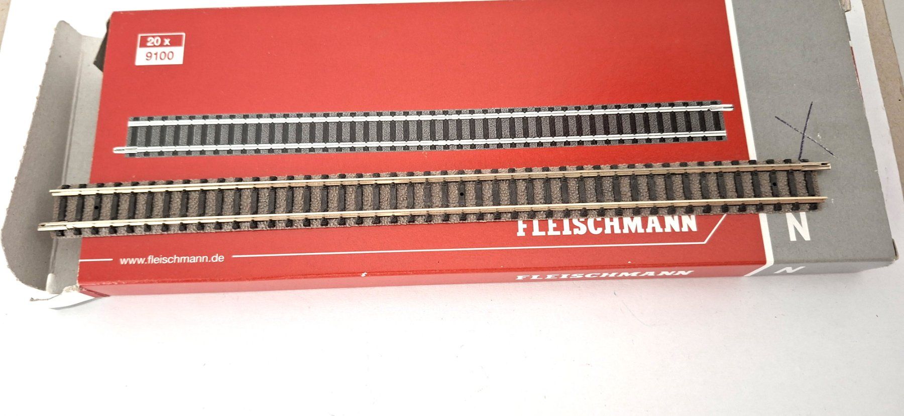 Fleischmann Modellini di ferrovie: Fleischmann Gleis gerade Art. 9100 – Nuovo (secondo la descrizione) da Biberist venduto da Ntrains 1