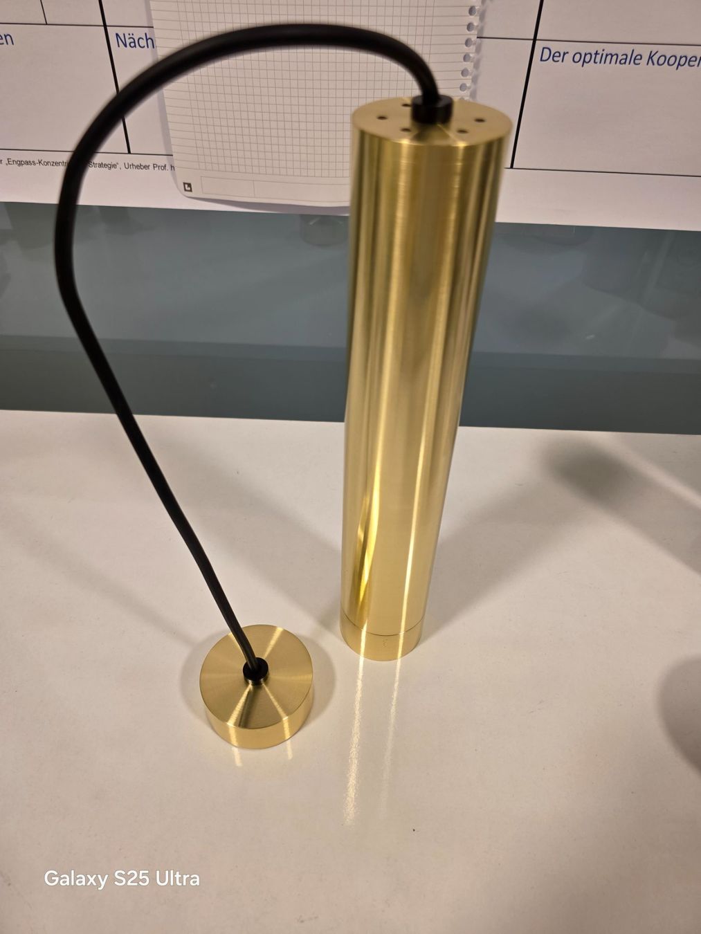 Lampadari & plafoniere: Hängeleuchte Messing Zylinder Form neuwertig mit Kabel – Usato da Basel venduto da din_ln2r