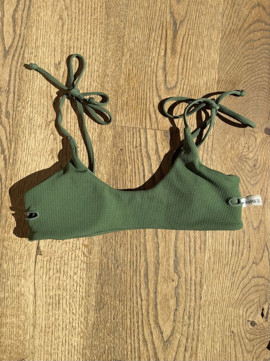 Zaful Costumi da bagno & Bikini: Bikini Top Grün Gerippt | M – Usato da Samedan venduto da K7kgh 3