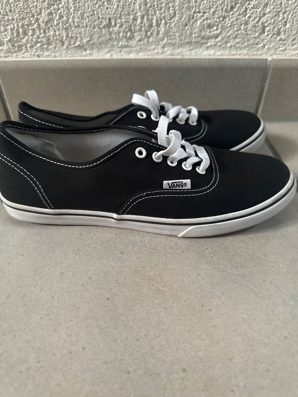 Vans Scarpe da donna: Vans Skateschuhe Low Grösse 38 – Usato da Dagmersellen venduto da sniff64