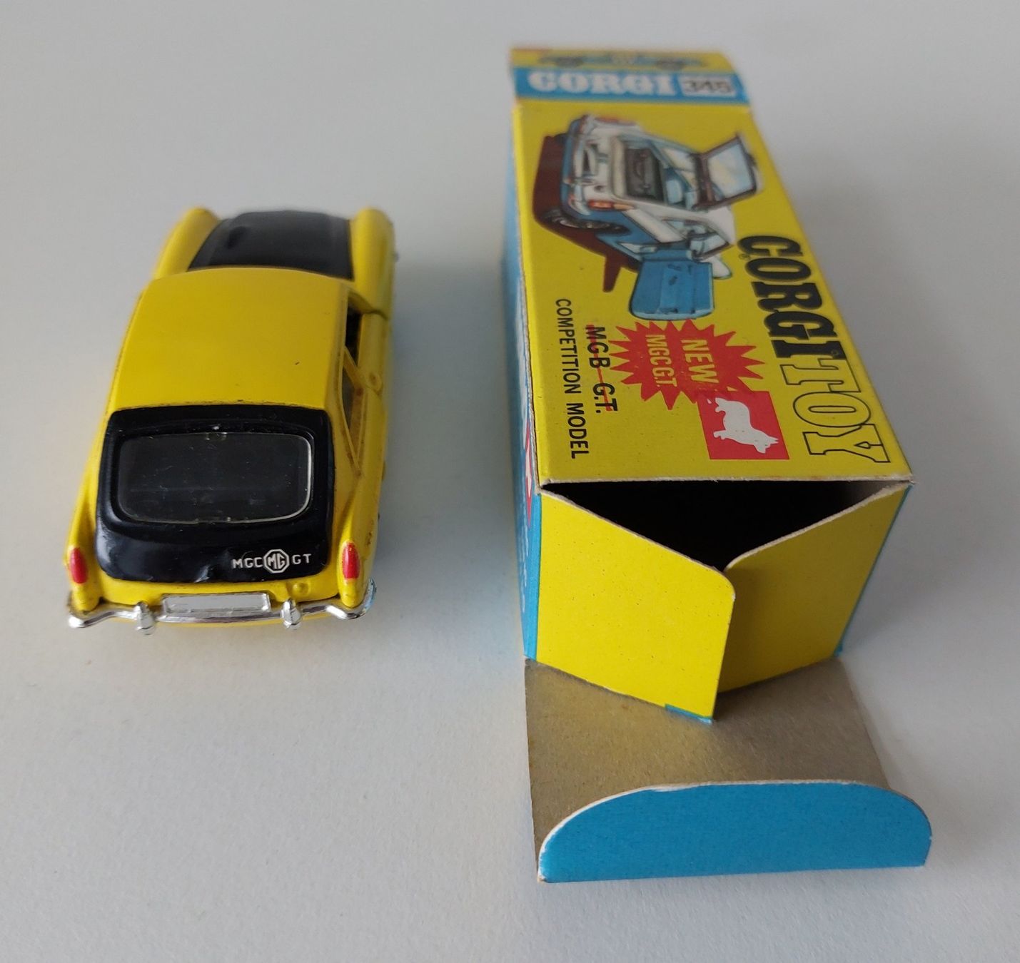 Corgi Toys 327 – MGB GT – Miniature Avec Boîte D'Origine – Occasion