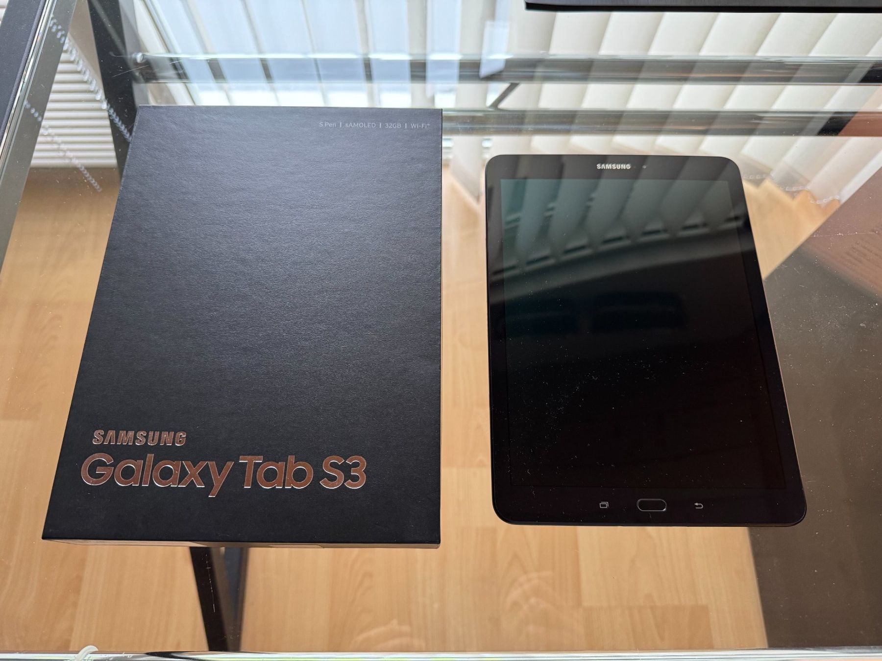 Samsung Tablet PC: Samsung Galaxy Tab S3 noire avec accessoires – Usato da Engollon venduto da Winters91