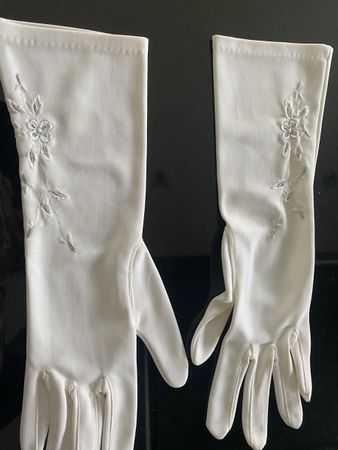Ältere Hochzeitshandschuhe weiss