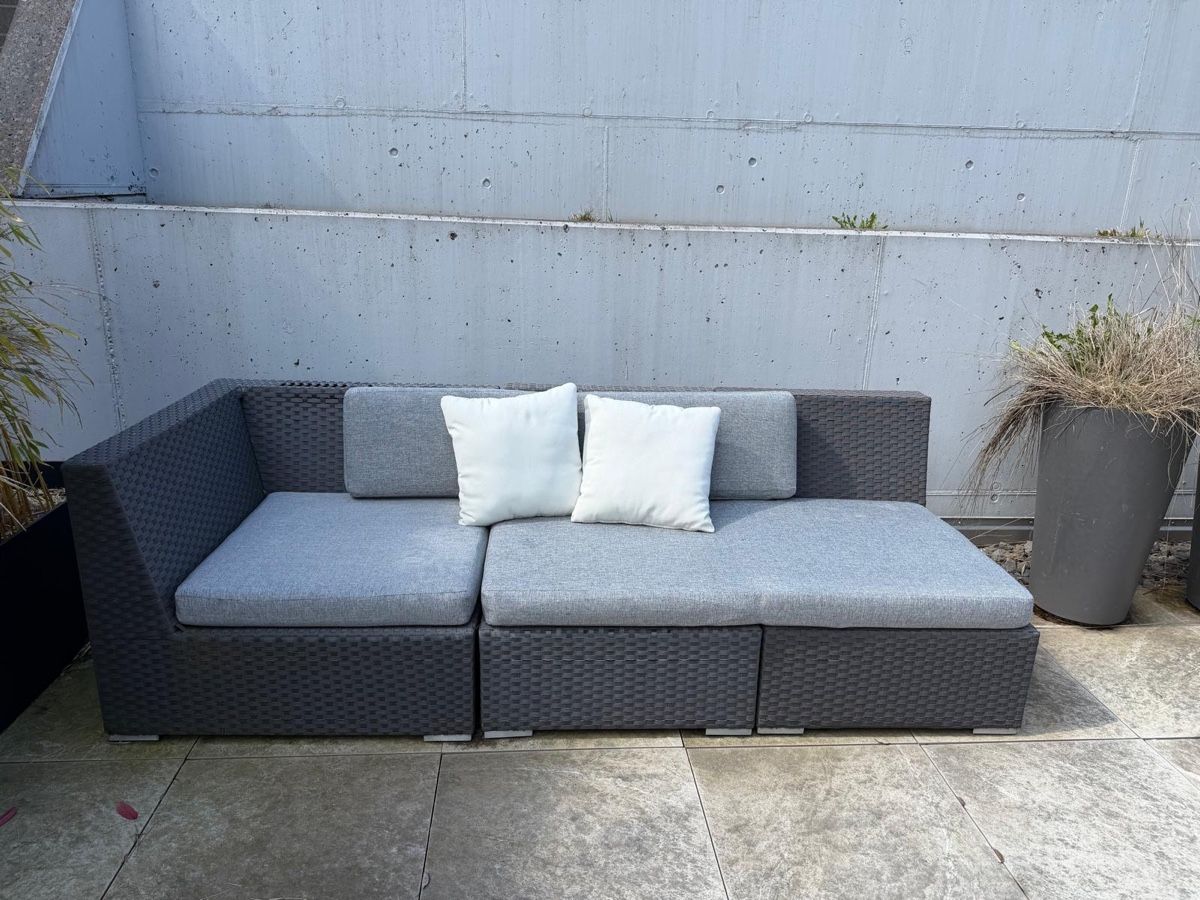 Sofas: Outdoor Lounge Sofa Rattan grau – modular & bequem – Gebraucht aus Schindellegi von tbig 1