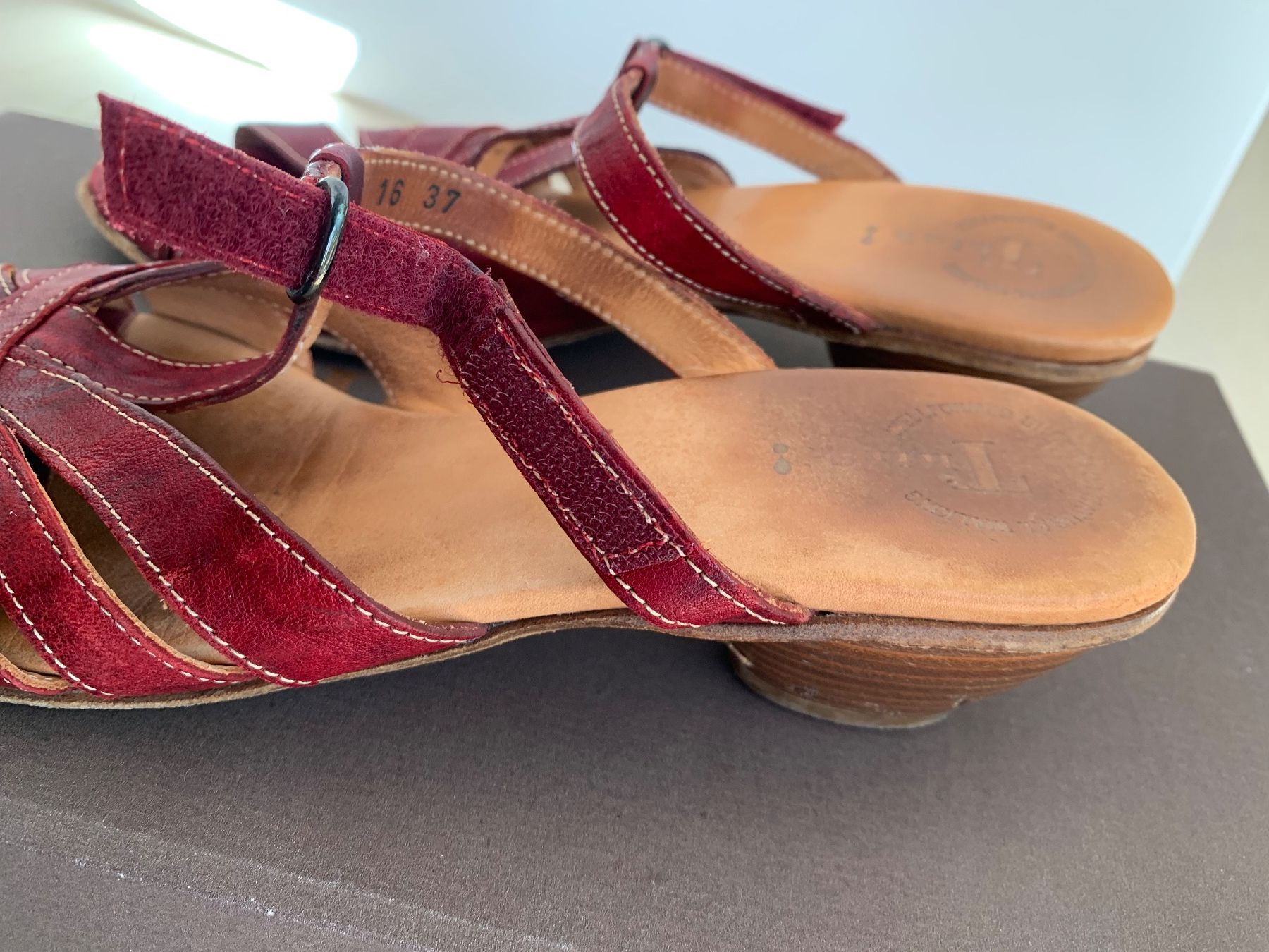 Think Scarpe da donna: Think! Echtleder-Sandalen, Rot, Gr. 37 mit Riemchen – Usato da Schwanden GL venduto da Cicala 3
