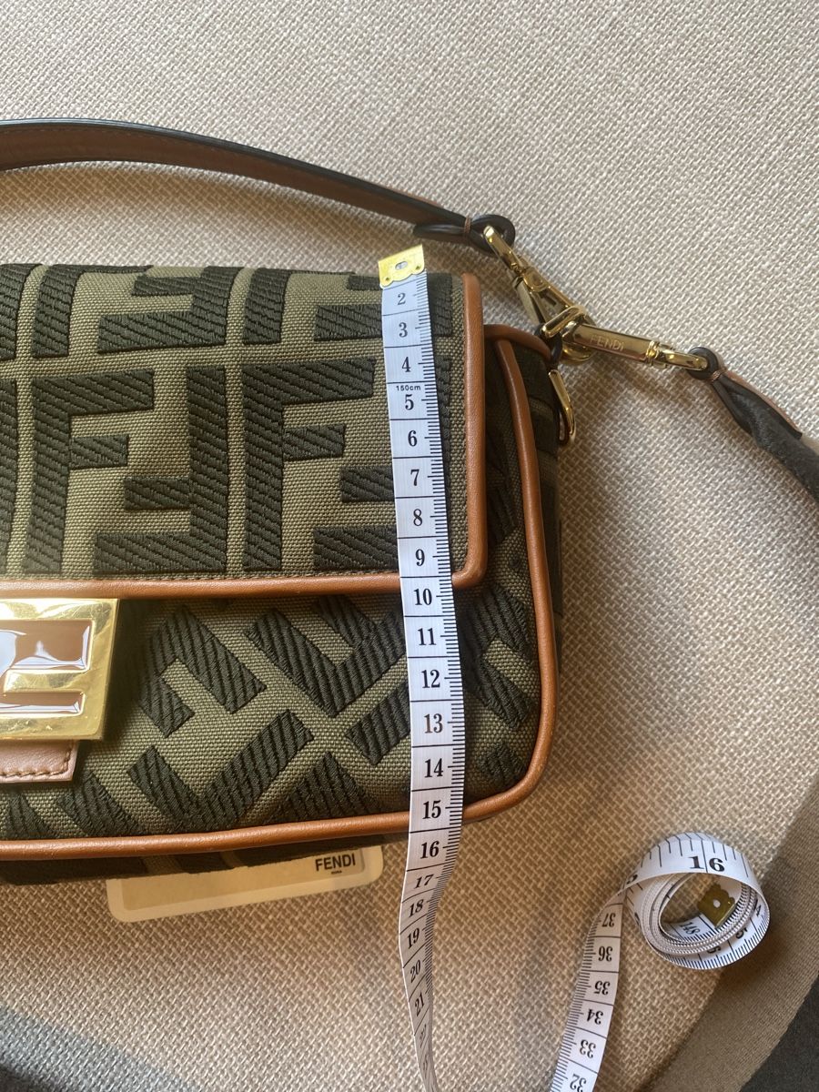 Fendi Sacs femmes: Iconic Fendi Medium Baguette bag! – D'occasion à Mies par nic_yk5d 3