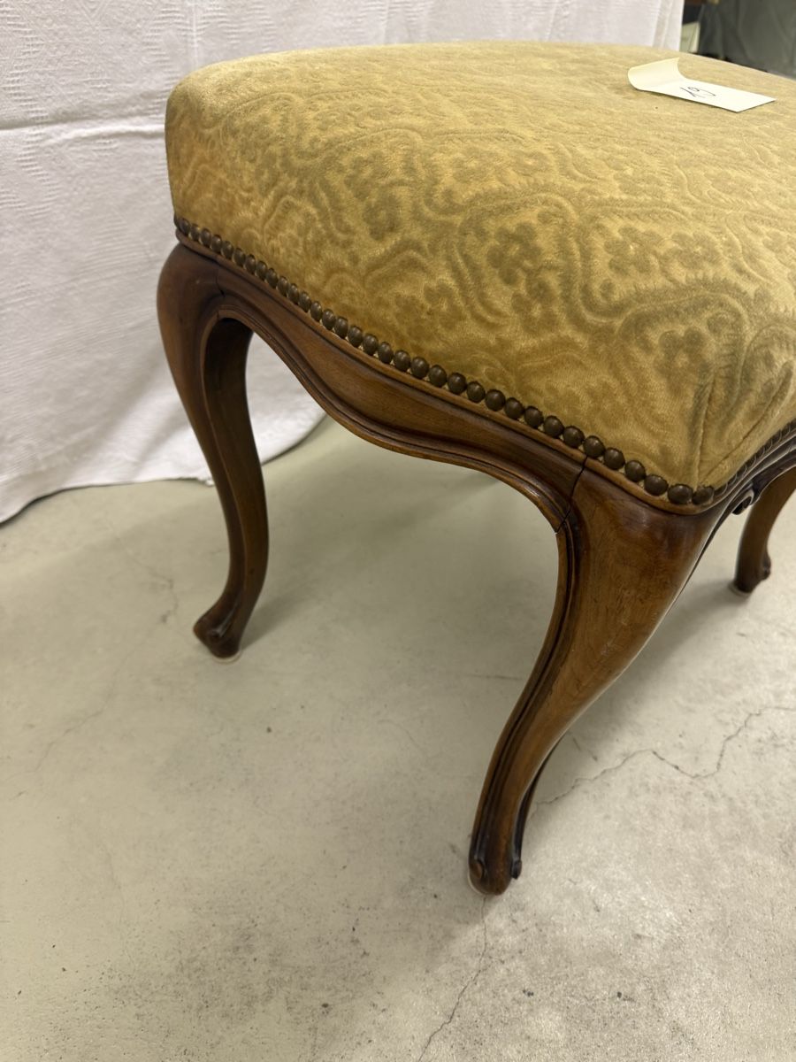 Tabourets: Hocker mit Stuckmuster Stoff und Holzgestell – D'occasion à Schlieren par nan_7src 2