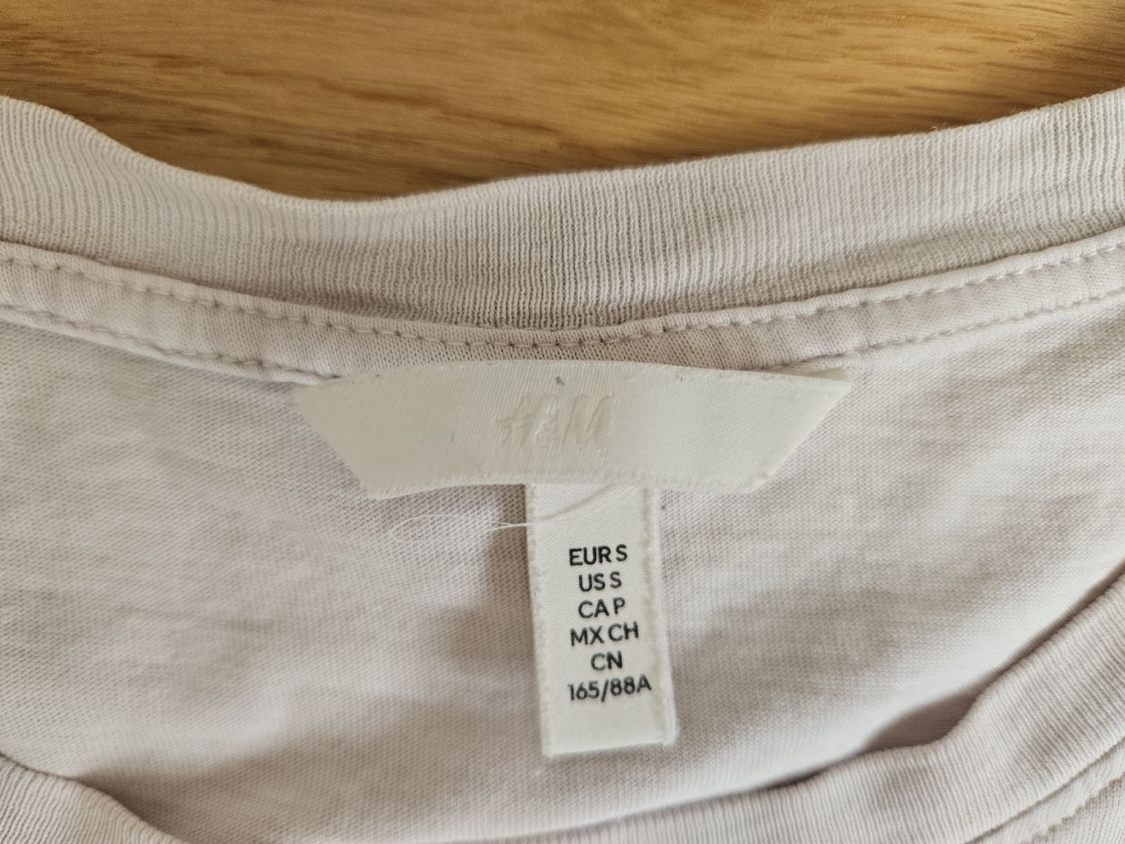 H&M T-Shirts: H&M Basic T-Shirt Weiss/rosa, Grösse S – Gebraucht aus Abtwil AG von Ayline.a8 1