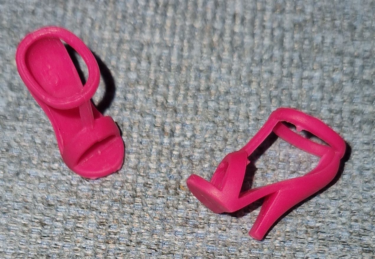 Bambole: chaussures pour Barbie  – Usato da Couvet venduto da Pioune
