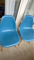 2 chaises bleues