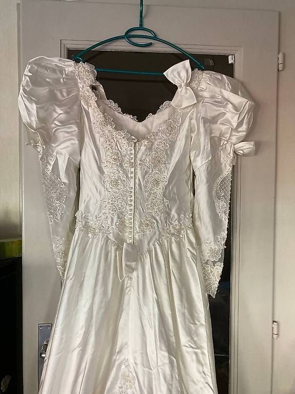 Robes: Robe de mariée vintage organza 38-40 – D'occasion à Le Vaud par din_2fj7