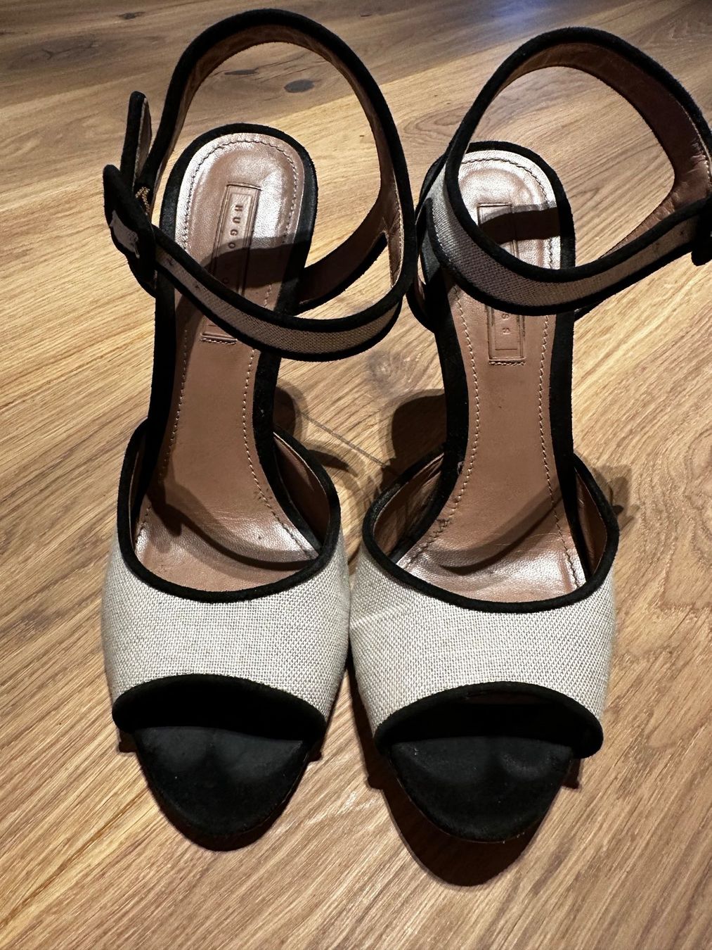 Hugo Boss Damenschuhe: Sandale Hugo Boss – Gebraucht aus Altendorf von Sharysunny